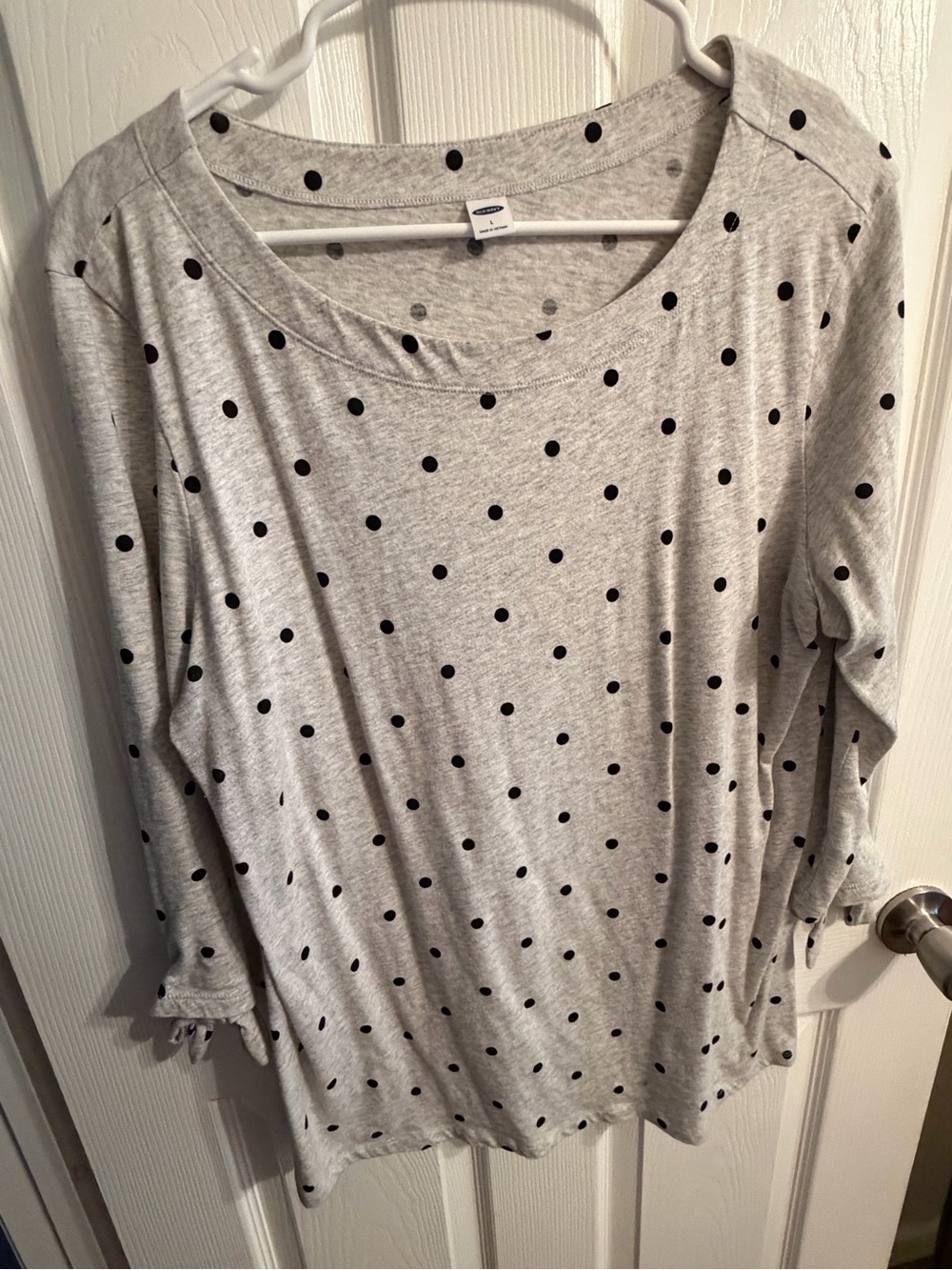 Old Navy Gray Long Sleeve Tee with Black Polka Dots